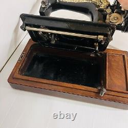 Antique SINGER Hand Crank Sewing Machine 1906 Great Britain