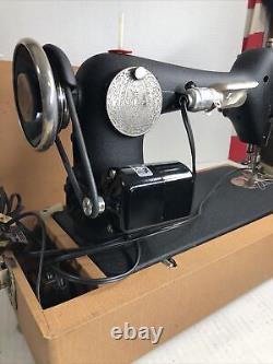 Antique SINGER Portable Electric Sewing Machine G3928676 w Light and Case1900's