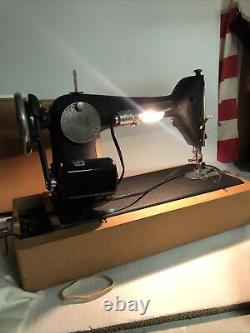 Antique SINGER Portable Electric Sewing Machine G3928676 w Light and Case1900's