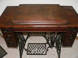 Antique SINGER RED EYE Treadle Sewing Machine Vintage 1911 in Oak Cabinet