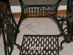 Antique SINGER RED EYE Treadle Sewing Machine Vintage 1911 in Oak Cabinet