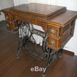 Antique SINGER SEWING MACHINE & Treadle OAK table cabinet
