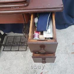 Antique SINGER Treadle Sewing Machine. AC Series. In Working Condition