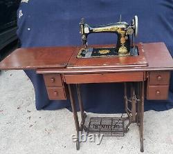 Antique SINGER Treadle Sewing Machine. AC Series. In Working Condition