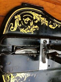 Antique Singer 12K New Family Fiddle base with Acanthus decals