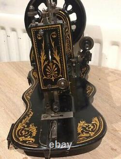 Antique Singer 12K New Family Fiddle base with Acanthus decals 1885