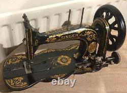Antique Singer 12K New Family Fiddle base with Acanthus decals 1885