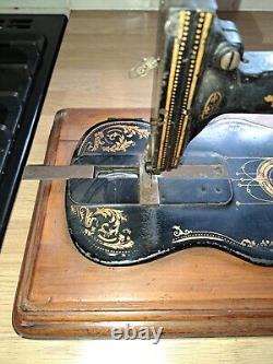 Antique Singer 12k Sewing Machine fiddle based & cased & shuttle bobbin as pics