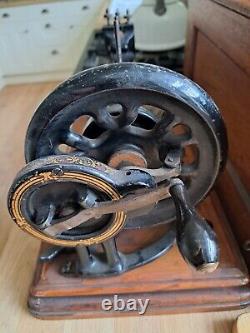 Antique Singer 12k Sewing Machine fiddle based & cased & shuttle bobbin as pics