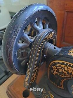 Antique Singer 12k Sewing Machine fiddle based & cased & shuttle bobbin as pics