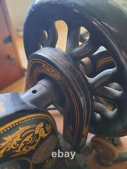 Antique Singer 12k Sewing Machine fiddle based & cased & shuttle bobbin as pics