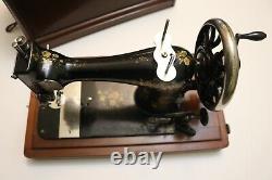 Antique Singer 1886 sewing machine in good working condition(10566179)