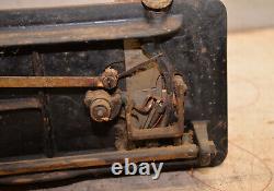 Antique Singer 1907 treadle sewing machine head collectible early tool