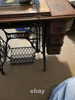 Antique Singer 1912 Foot Pedal Sewing Machine Beautiful Wooden CabinetOn Wheels