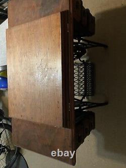 Antique Singer 1912 Foot Pedal Sewing Machine Beautiful Wooden CabinetOn Wheels