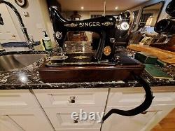 Antique Singer 1924 Model 99 Sewing Machine WithExtras EXTREMELY CLEAN