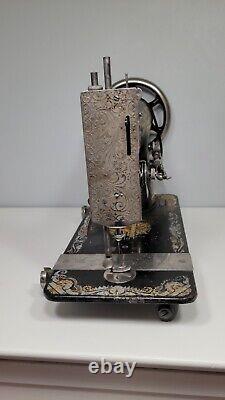 Antique Singer 27 Sewing Machine 1904, for home decor only, moving machine parts