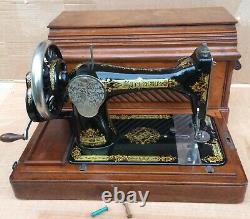 Antique Singer 28, 28K Hand crank sewing machine, 1910 Production