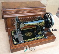 Antique Singer 28, 28K Hand crank sewing machine, 1910 Production