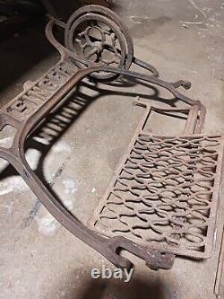 Antique Singer 29 Patcher Treadle Sewing Machine Cast Iron Stand Center Pieces