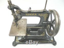 Antique Singer 30k Chainstitch Sewing Machine c. 1913 Complete with Cast Iron Base