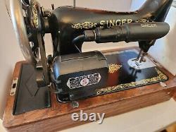 Antique Singer 99 sewing machine EUC in base with pedal and power cord runs good
