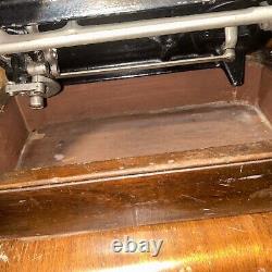 Antique Singer 99K Sewing Machine 1923 Need belt and serviceMotor Works