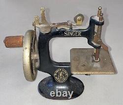Antique Singer Cast Iron Child's Sewing Machine Excellent 7