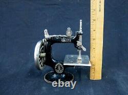 Antique Singer Child or Salesman Sample Sewing Machine #20