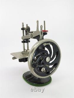 Antique Singer Child's Miniature Sewing Machine w. Crank & Oval Base 6.75 x 7