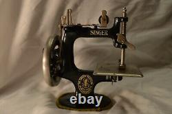 Antique Singer Childs Toy Hand Crank Sewing Machine No. 20