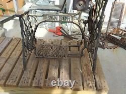 Antique Singer Cobbler Treadle Sewing Machine Sews Leather works great 29-4
