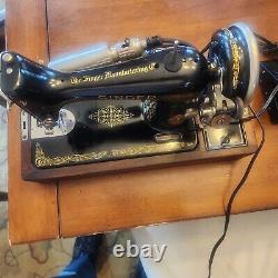 Antique Singer Electric sewing machine from Feb, 1929 in good working order