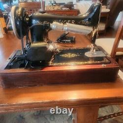 Antique Singer Electric sewing machine from Feb, 1929 in good working order