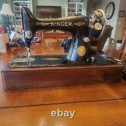 Antique Singer Electric sewing machine from Feb, 1929 in good working order