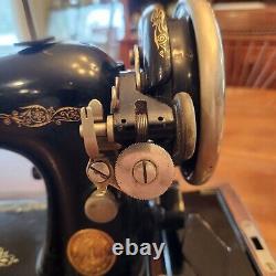 Antique Singer Electric sewing machine from Feb, 1929 in good working order