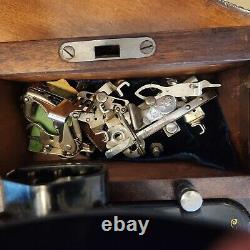 Antique Singer Electric sewing machine from Feb, 1929 in good working order