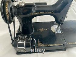 Antique Singer Featherweight 3-110 Sewing Machine With Hard Case & Accessories