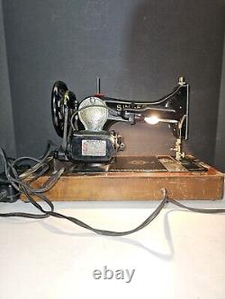 Antique Singer Manufacturing Co. Model 128 Sewing Machine Serial JC157026 Tested