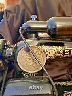 Antique Singer Mfg Co. Black Sewing Machine No. 15 Serial No. G896416