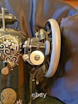 Antique Singer Mfg Co. Black Sewing Machine No. 15 Serial No. G896416