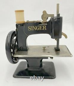 Antique Singer Model 20 Cast Iron Children's Sewing Machine