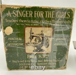 Antique Singer Model 20 Cast Iron Children's Sewing Machine