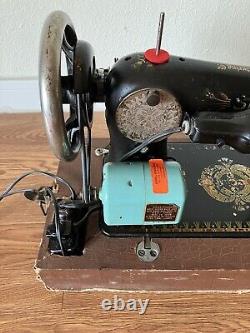 Antique Singer Model 66, 66k Lotus decals Sewing Machine With Case
