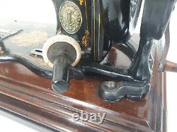 Antique Singer New Family Domestic 12K Sewing Machine Walnut case with key 1876