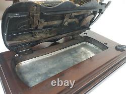 Antique Singer New Family Domestic 12K Sewing Machine Walnut case with key 1876