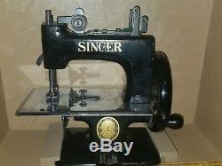 Antique Singer SEWHANDY Child's Toy Sewing Machine No. 20 excellent with Case