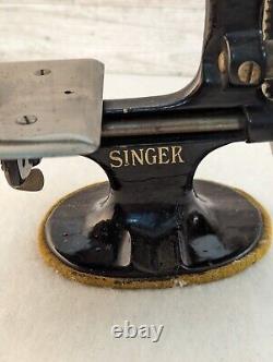 Antique Singer Sewhandy Child Sewing Machine Model 20 See All Photos
