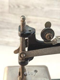 Antique Singer Sewhandy Child Sewing Machine Model 20 See All Photos