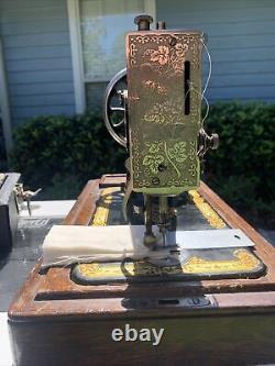 Antique Singer Sewing Machine 1910 Model #28